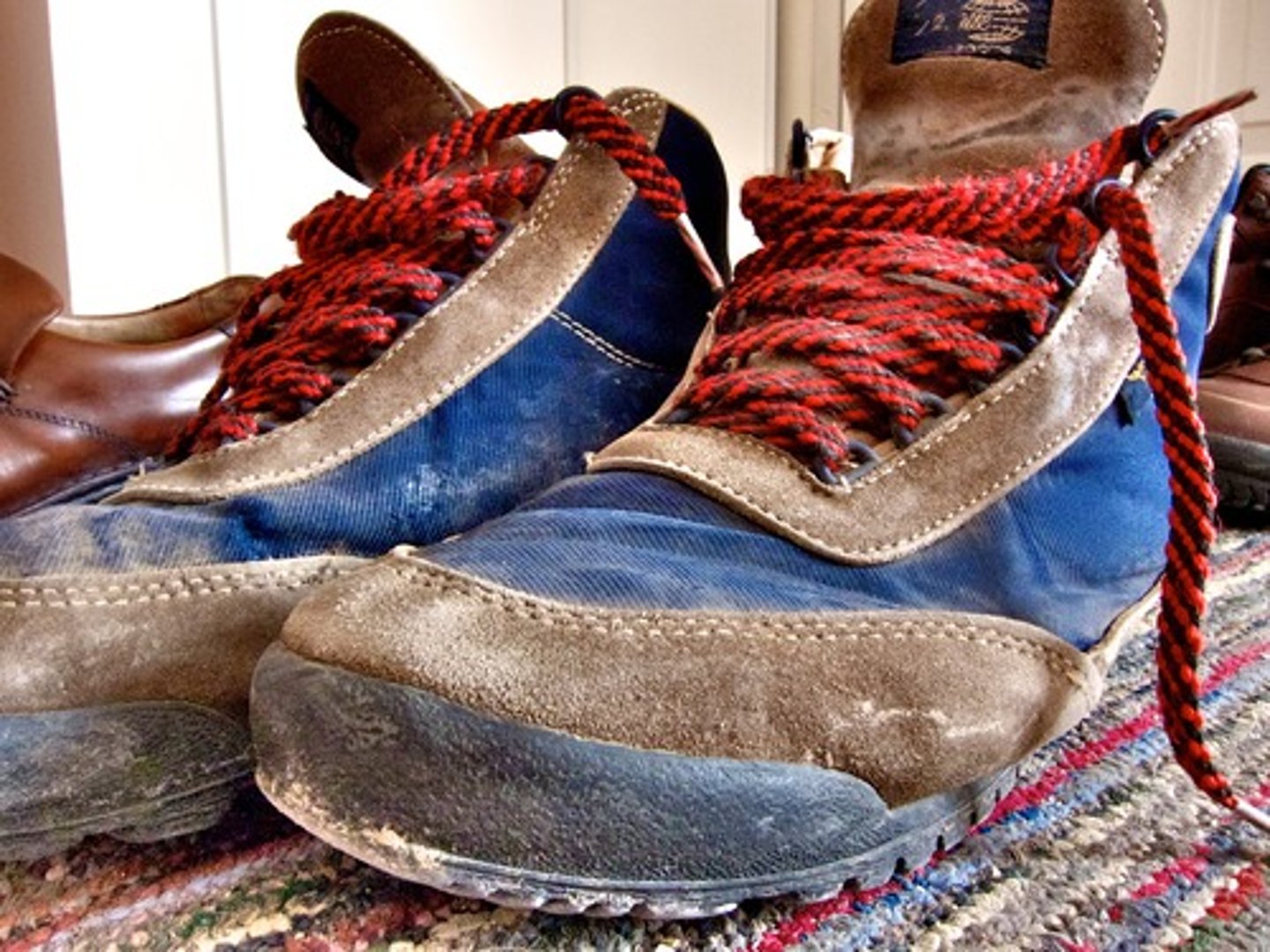 <p>giày leo núi</p>