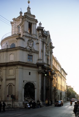 <p>COMPLEXITY: chamfered corners with fountains (one per season), strong facade on prominent street, tower on piazza, complex</p>
