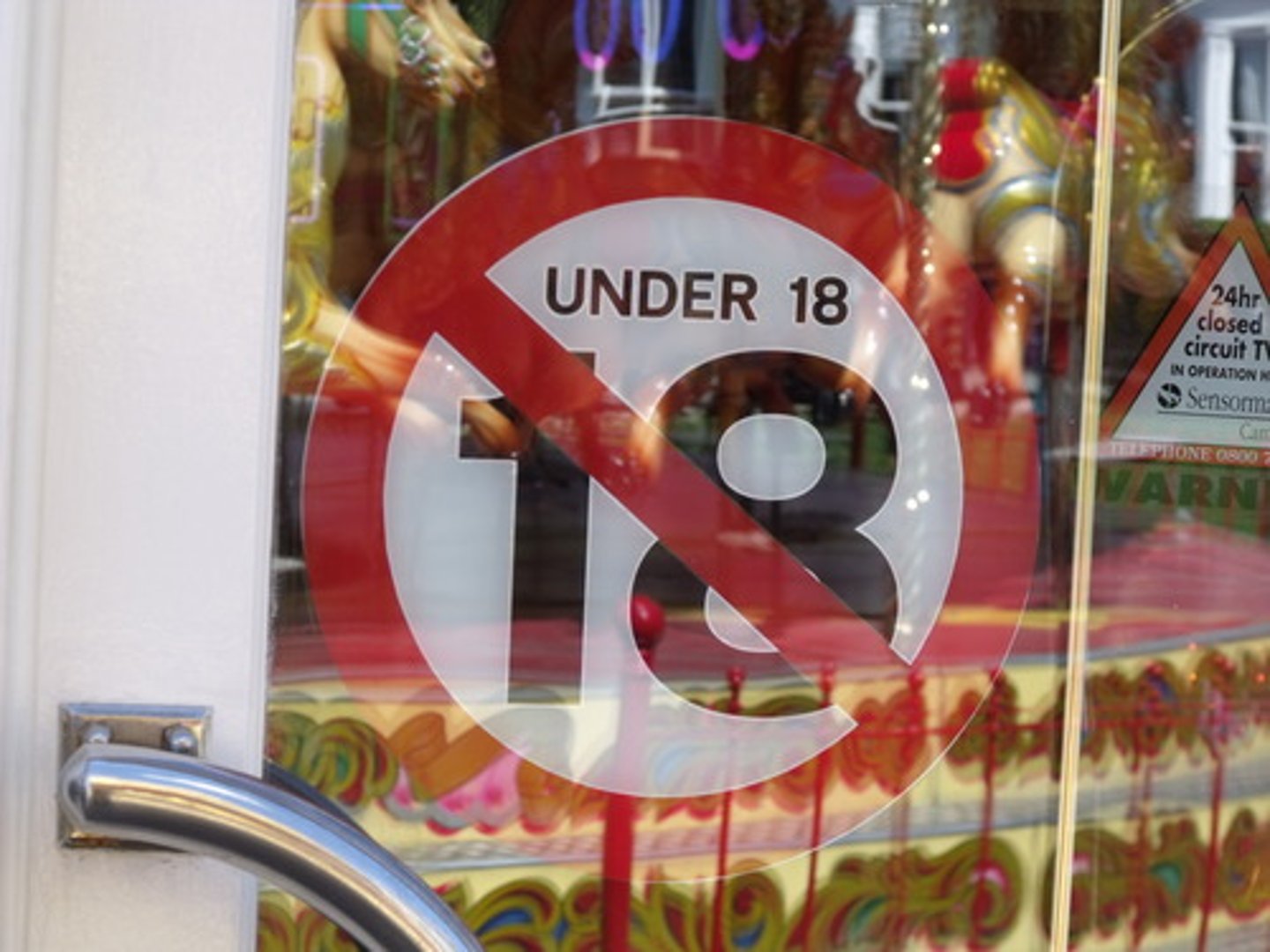 <p>(n. [C]) 遏止；控制</p>