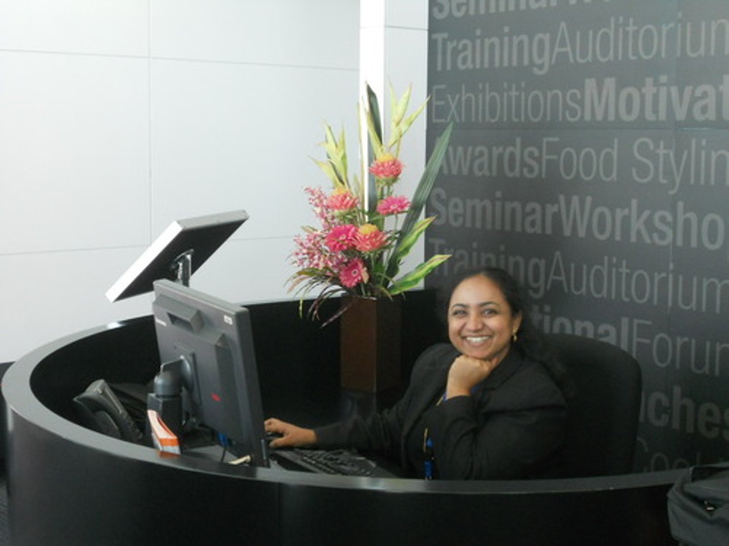 <p>receptionist</p>