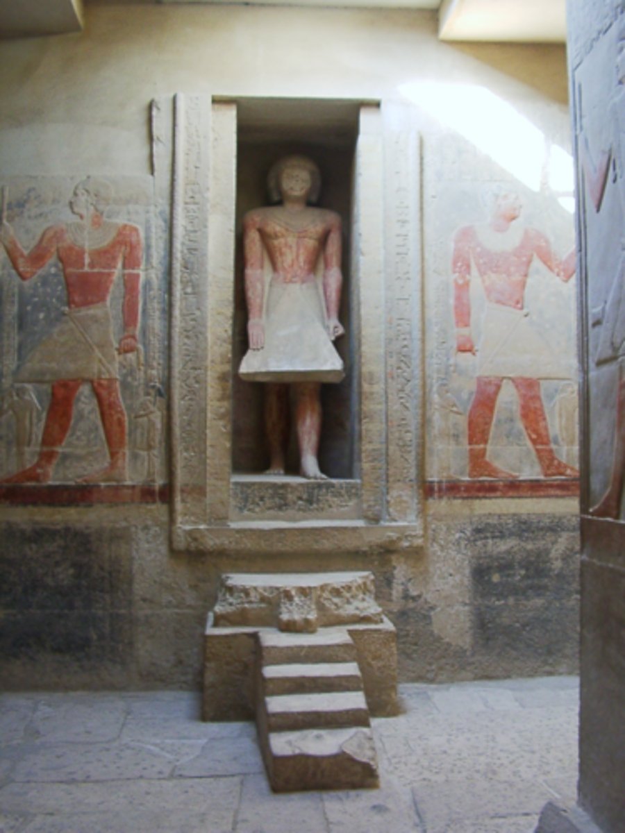 <p>A sealed chamber containing a statue of the pharaoh.</p>