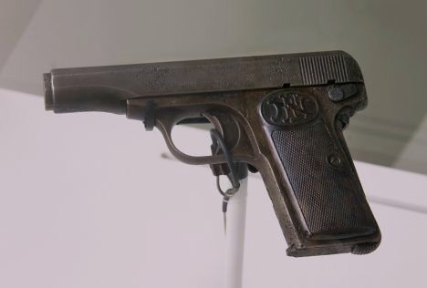 <p>This type of gun is a single-shot gun and includes subtypes such as: revolvers, self-loading guns, and automatics.</p>