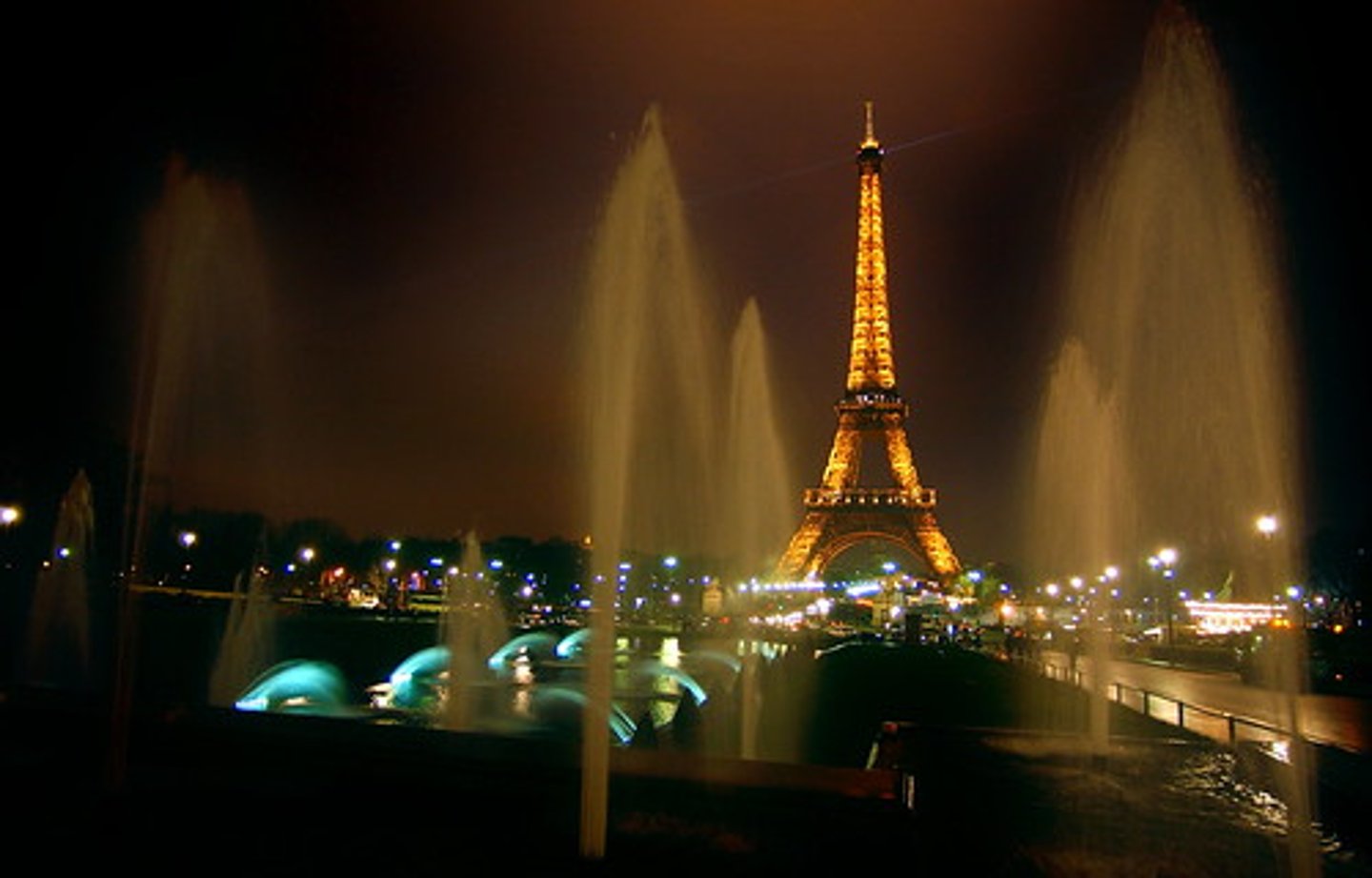 <p>I am going to visit Paris</p>