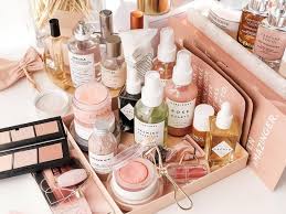 <p>I took</p><p>I took my sisters makeup</p>