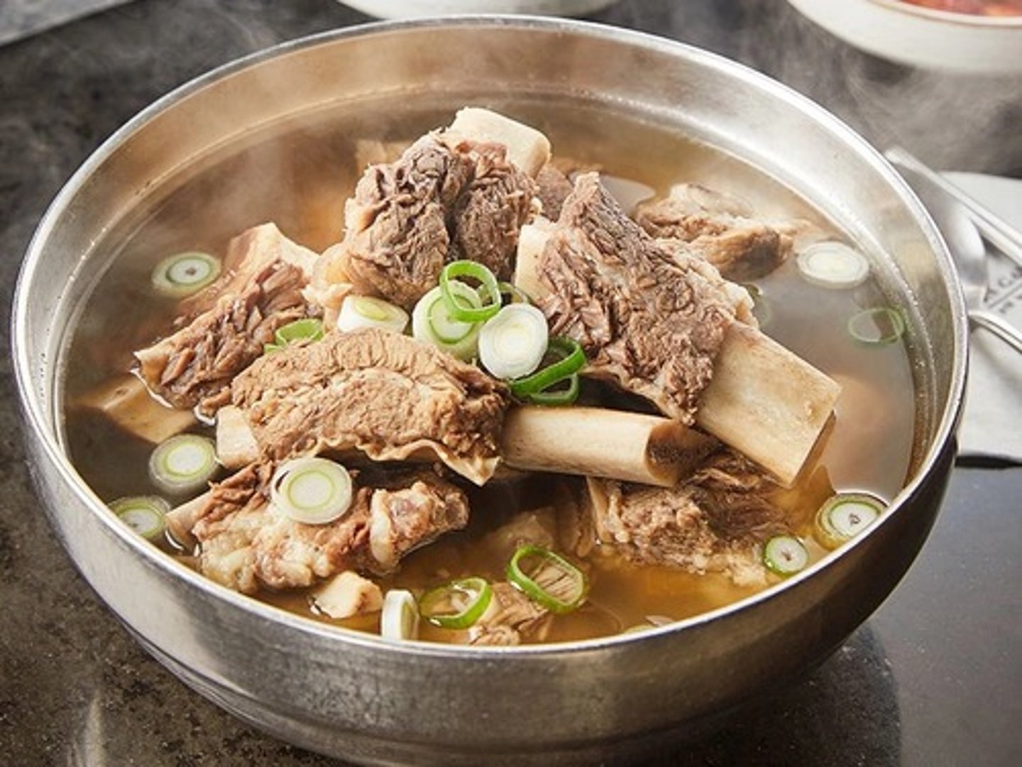 <p>súp sườn bò</p>