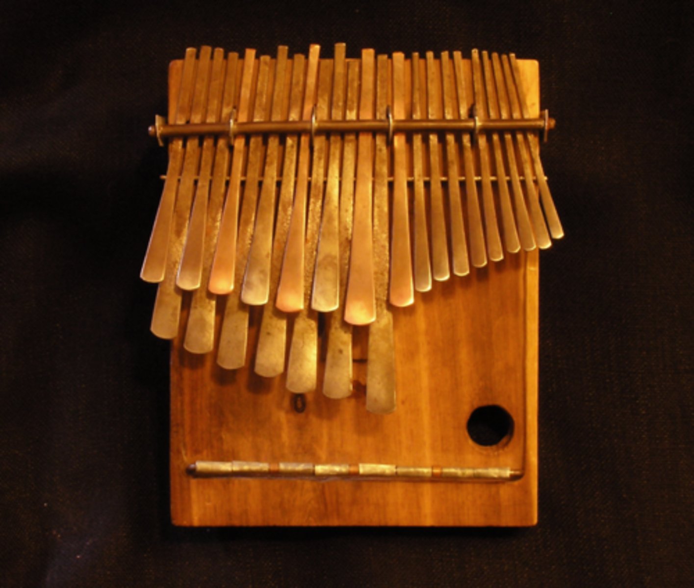 <p>an African musical instrument, a lamellaphone, of the idiophone type, has 22 keys<br>(tongues)</p>
