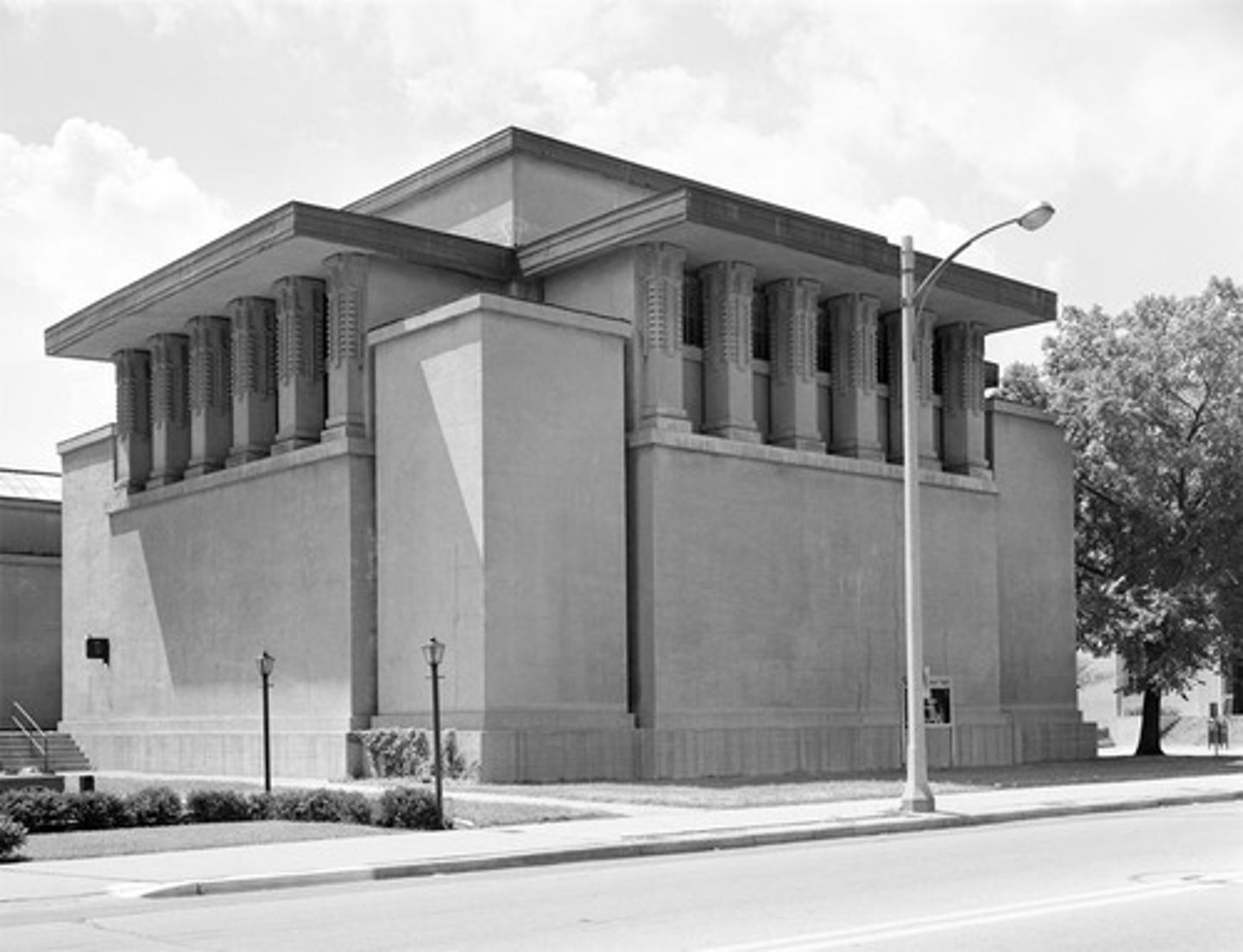 <p>1909</p><p>FLW</p>