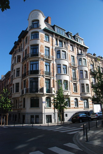 <p>an apartment building</p>