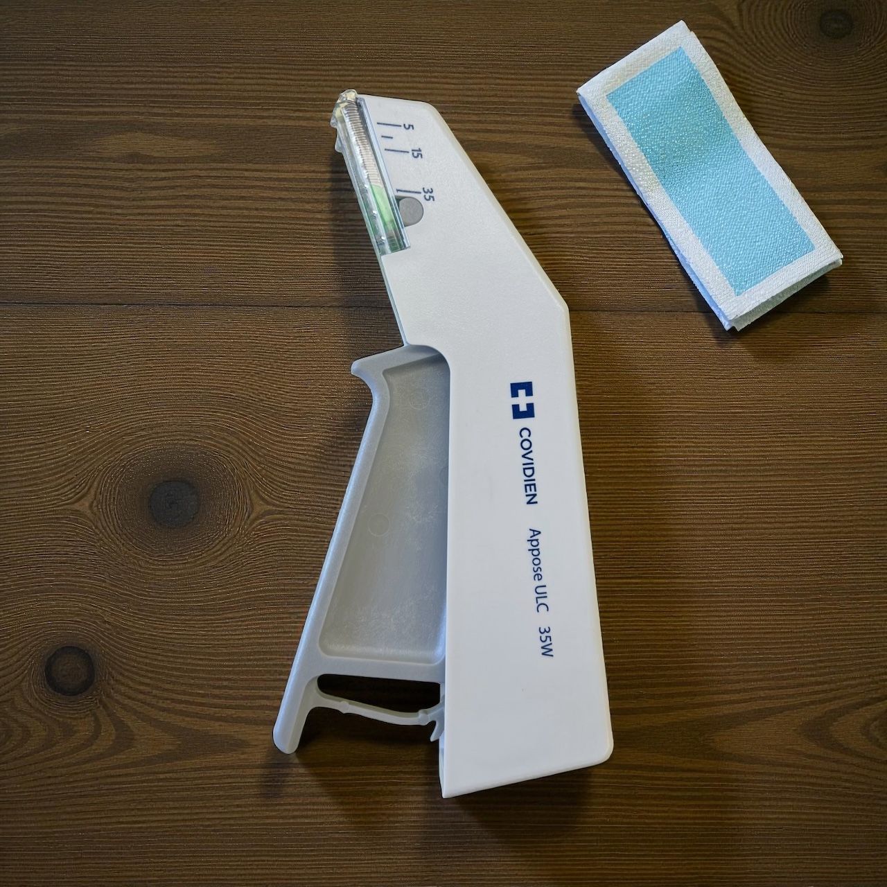 <p>skin stapler</p>