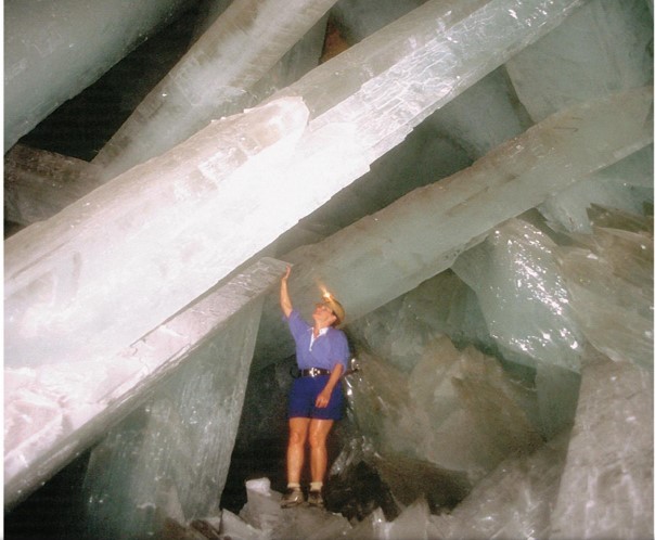 World’s largest crystals:
the mineral gypsum (CaSO4
.2H2O)
Precipitation from water solutions
in mexico 
