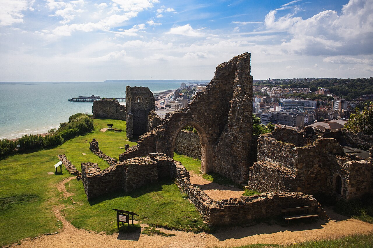 <ul><li><p>Built during the reign of William the Conqueror </p></li></ul><p></p>