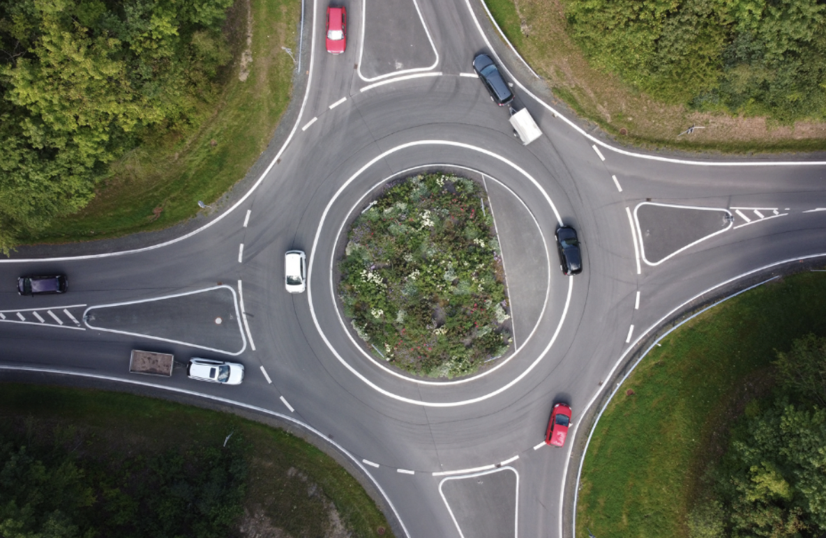 Drivers entering a roundabout or traffic circle:
