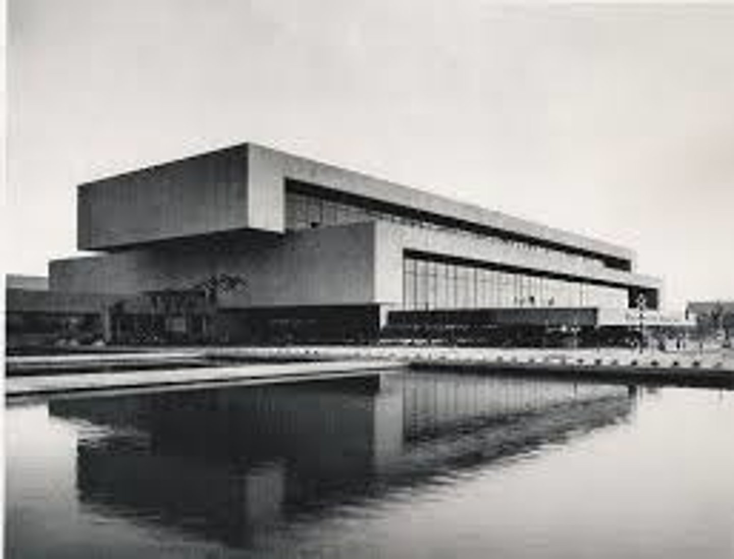 <p>(PICC) Philippine International Convention Center</p>