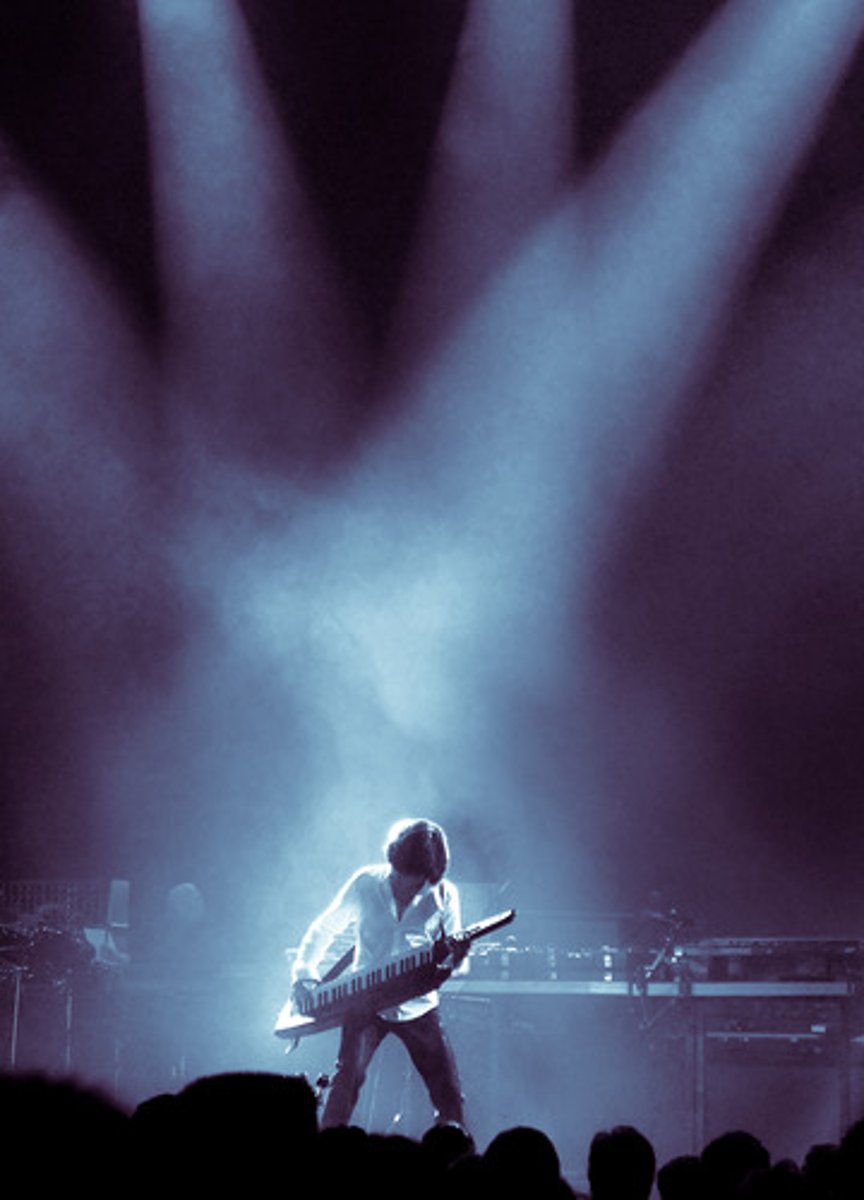 <p>(n)</p><p>buổi biểu diễn văn nghệ, vở nhạc kịch</p>