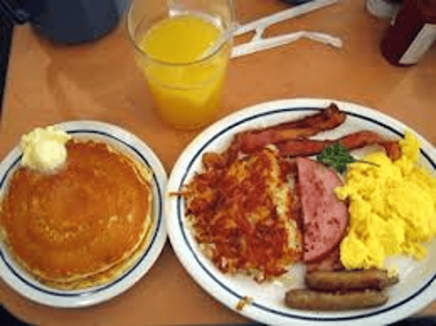 <p>/ˈhɒs.təl fuːd/ (n): đồ ăn ký túc xá → Many students complain about hostel food.</p>