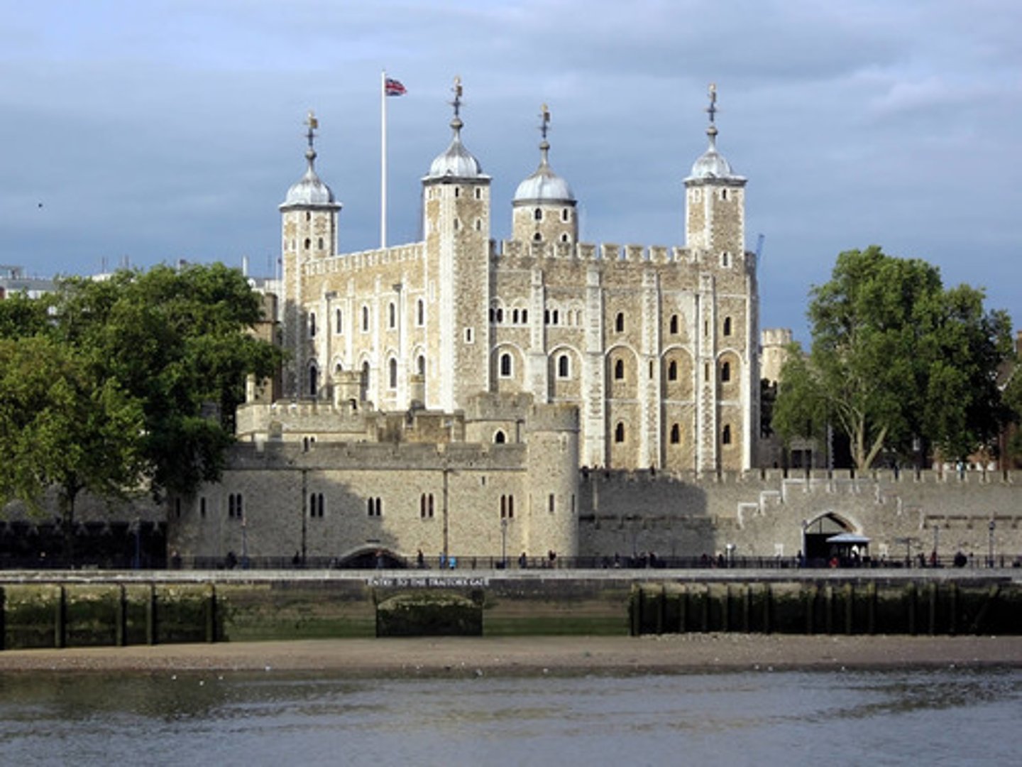 <p>royal palace of her majesty. an example of norman military architecture built on thames by william the conqueror to protect london and assert his power. it is a WHITE TOWER with an impressive parallelpipedal block that rises to more than 27m above the mound</p>