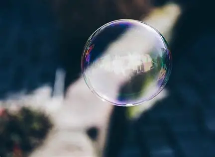 <p>transparent /trænsˈpærənt/&nbsp;</p>