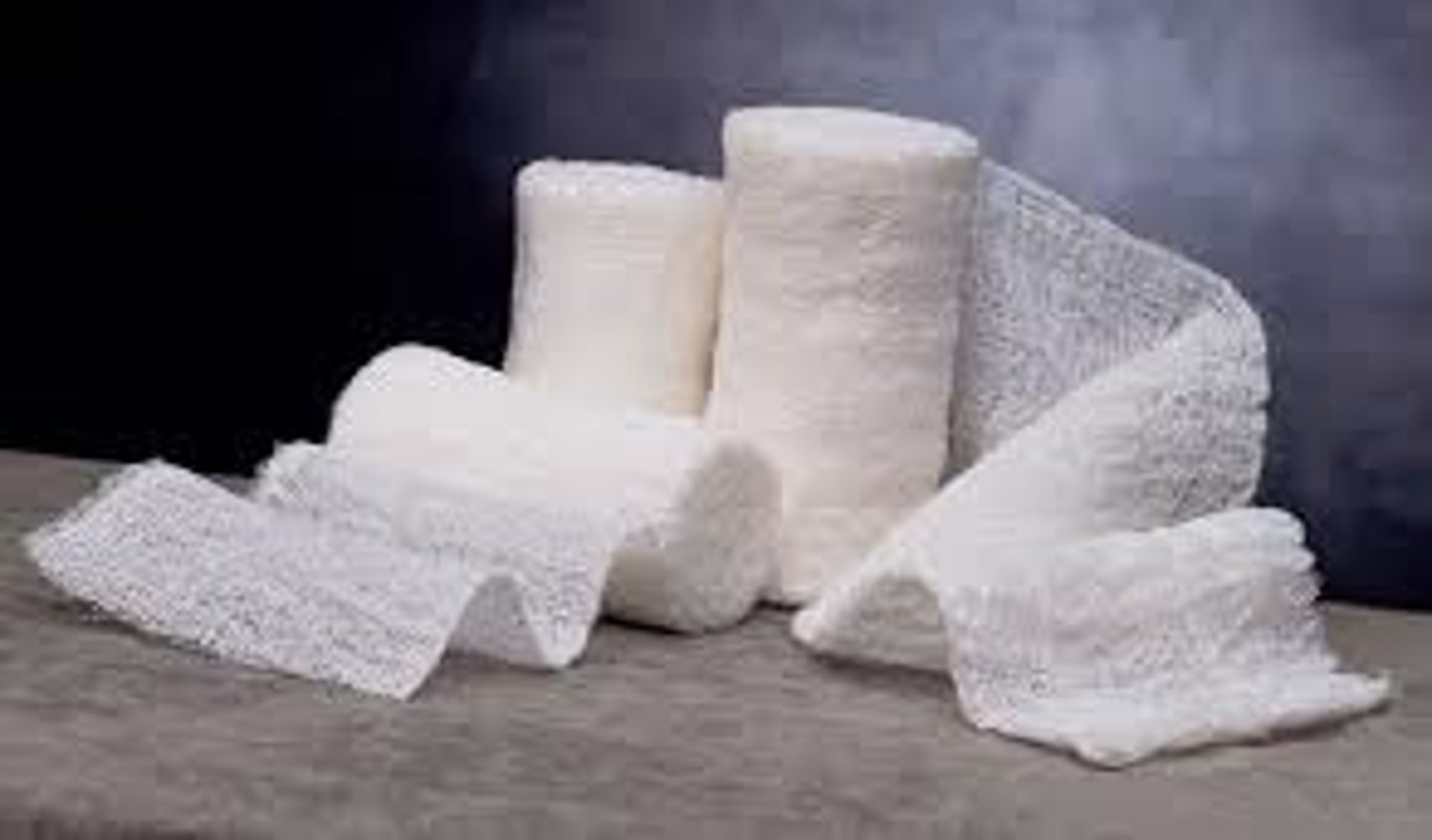 <p>-manufactured from yard or thread and are the most readily available dressing used in inpatient</p><p>-many shapes and sizes</p><p>-used for infected and non-infected wounds of any size</p>