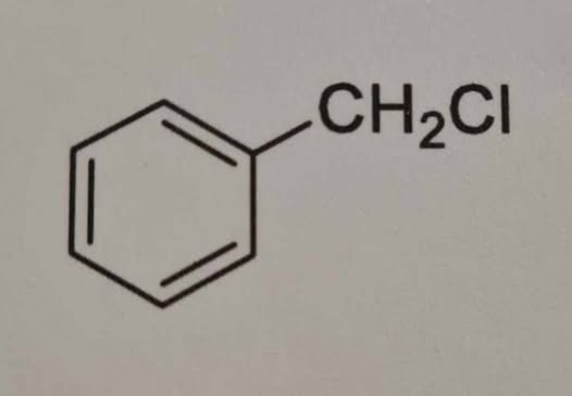 <p>Benzen (benzyl, hvis benzen-CH2-R (se billede som eks). Phenyl hvis benzen-R)</p>
