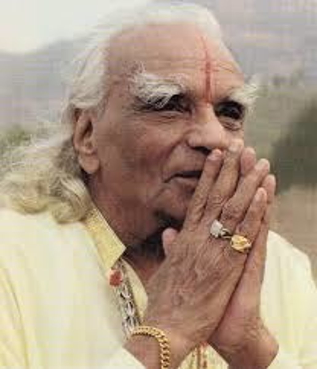 <p>founder of iyengar yoga</p><p>Slower, structured poses in perfect alignment for extended periods of time</p><p>Yin yoga, restorative yoga</p>