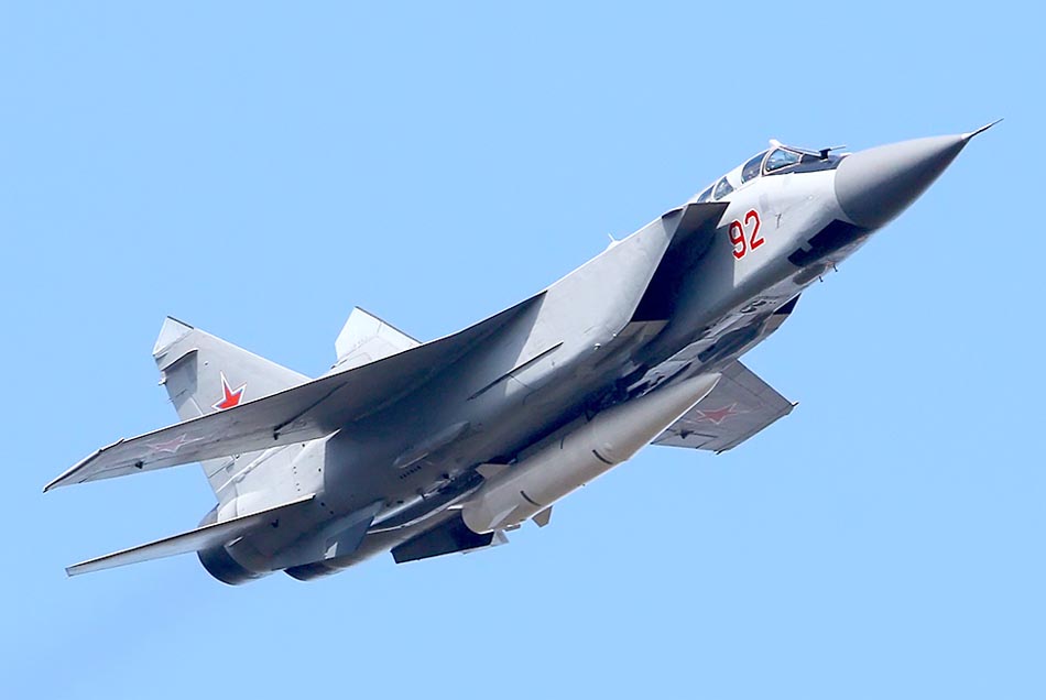 <p>FOXHOUND, MiG-31, МиГ-31 (Tandem seat, sloped intakes, exhaust obtrudes past vertical stablisers, Long pointed nose)</p>