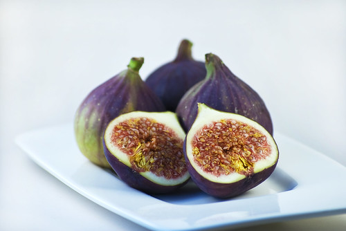 round, purple outside with red tones that come to a pointed tip. The inside has a white lining and small red pieces.