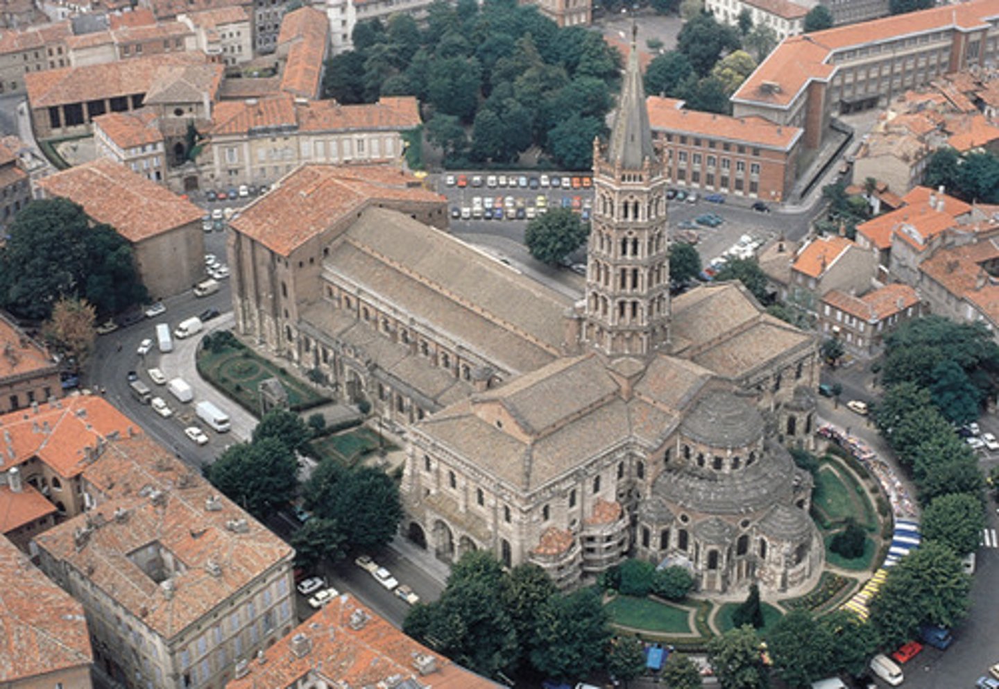 <p>-desire for height</p><p>-cruciform plan: cross shaped</p><p>-bland exterior, beautiful interior</p><p>-Radiating chapels: small apses off of the main apse</p><p>-Romanesque Architecture</p>