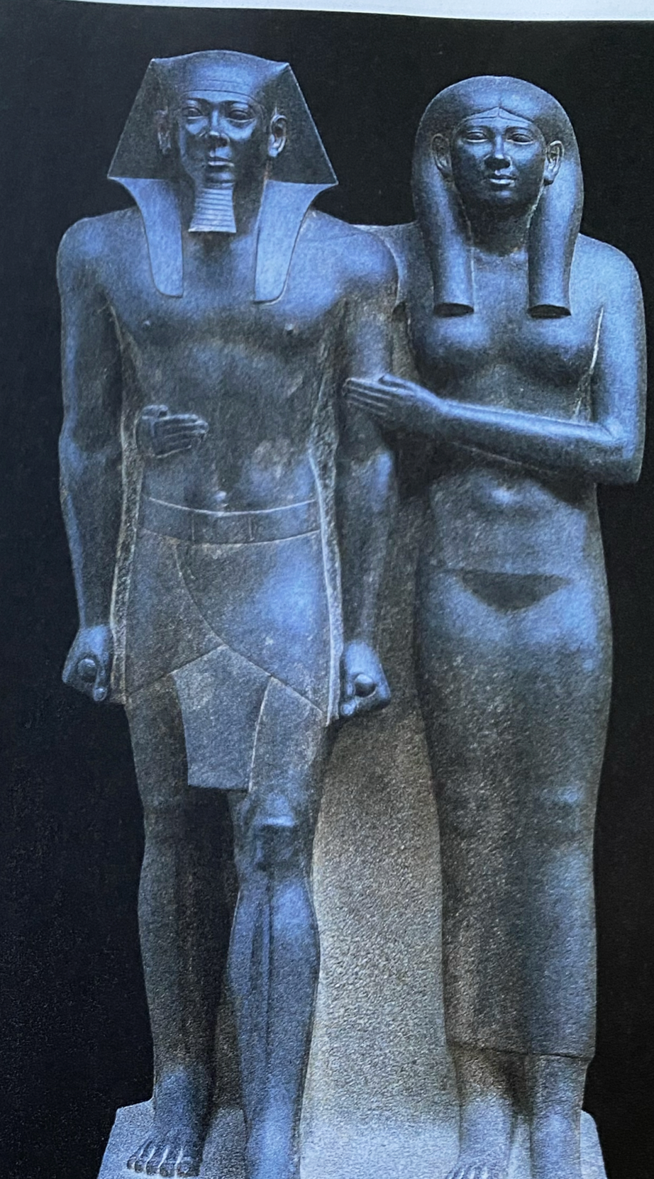 <p>Why did robbers remove the statues eyes?</p>