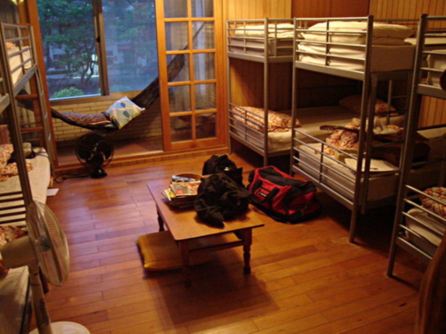 <p>youth hostel</p>