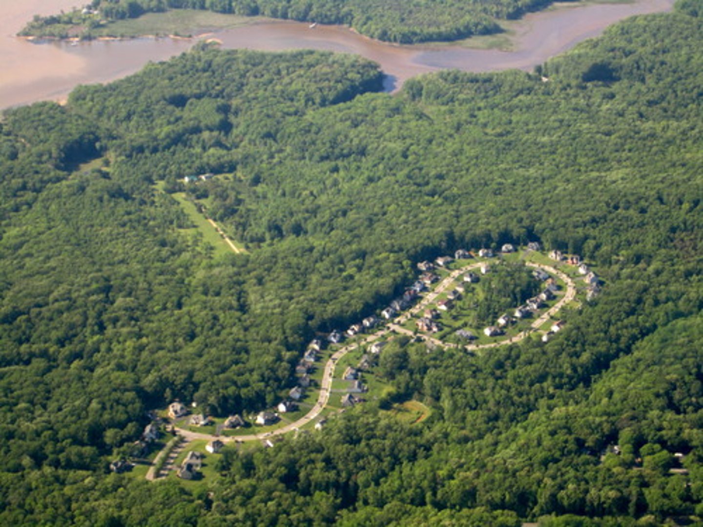 <p>A ring of land maintained as parks, agriculture, or other types of open space to limit the sprawl of an urban area</p>