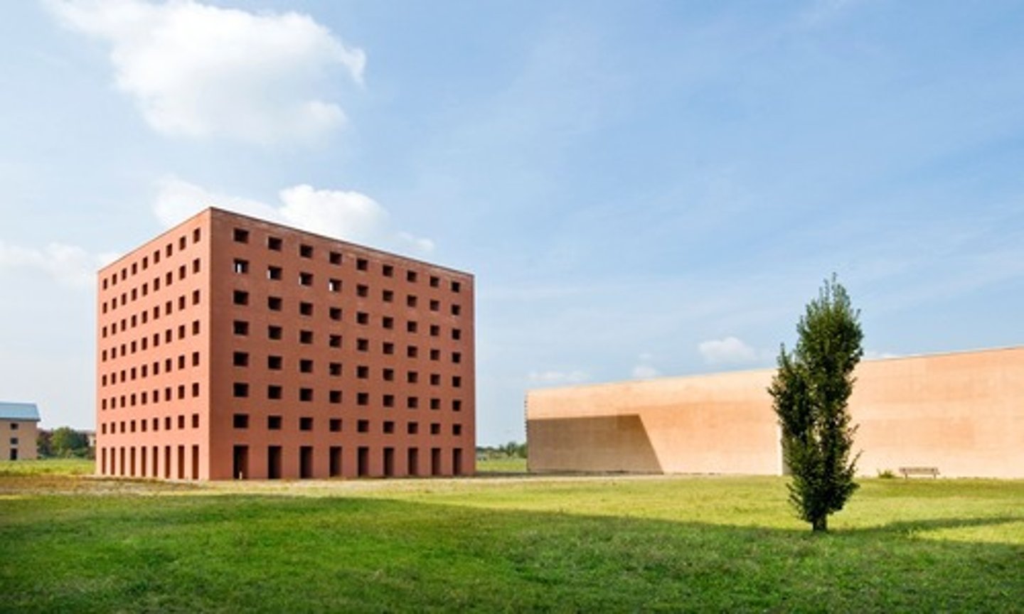 <p>Aldo Rossi</p><p>(Neo Modernism)</p>