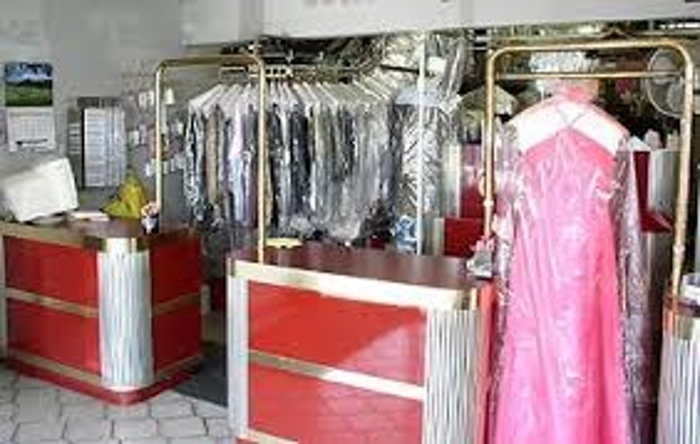 <p>tiệm giặt ủi</p>