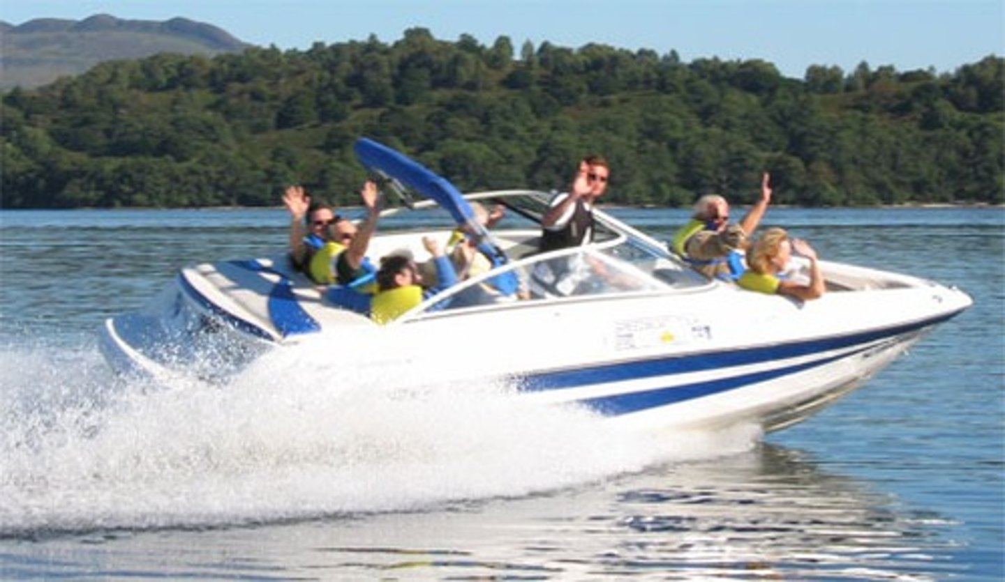 <p>to go by boat</p>