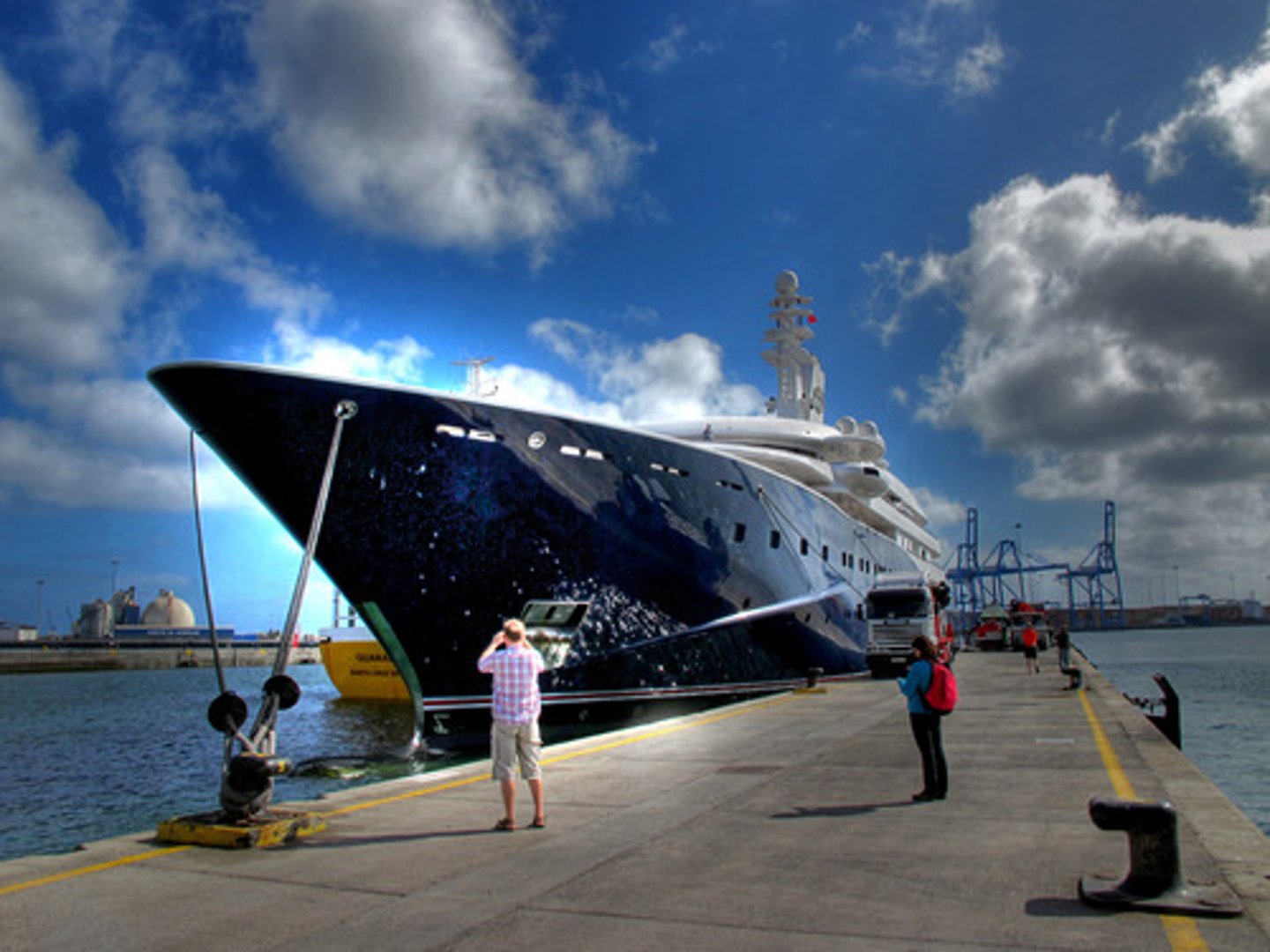 <p>yacht</p>