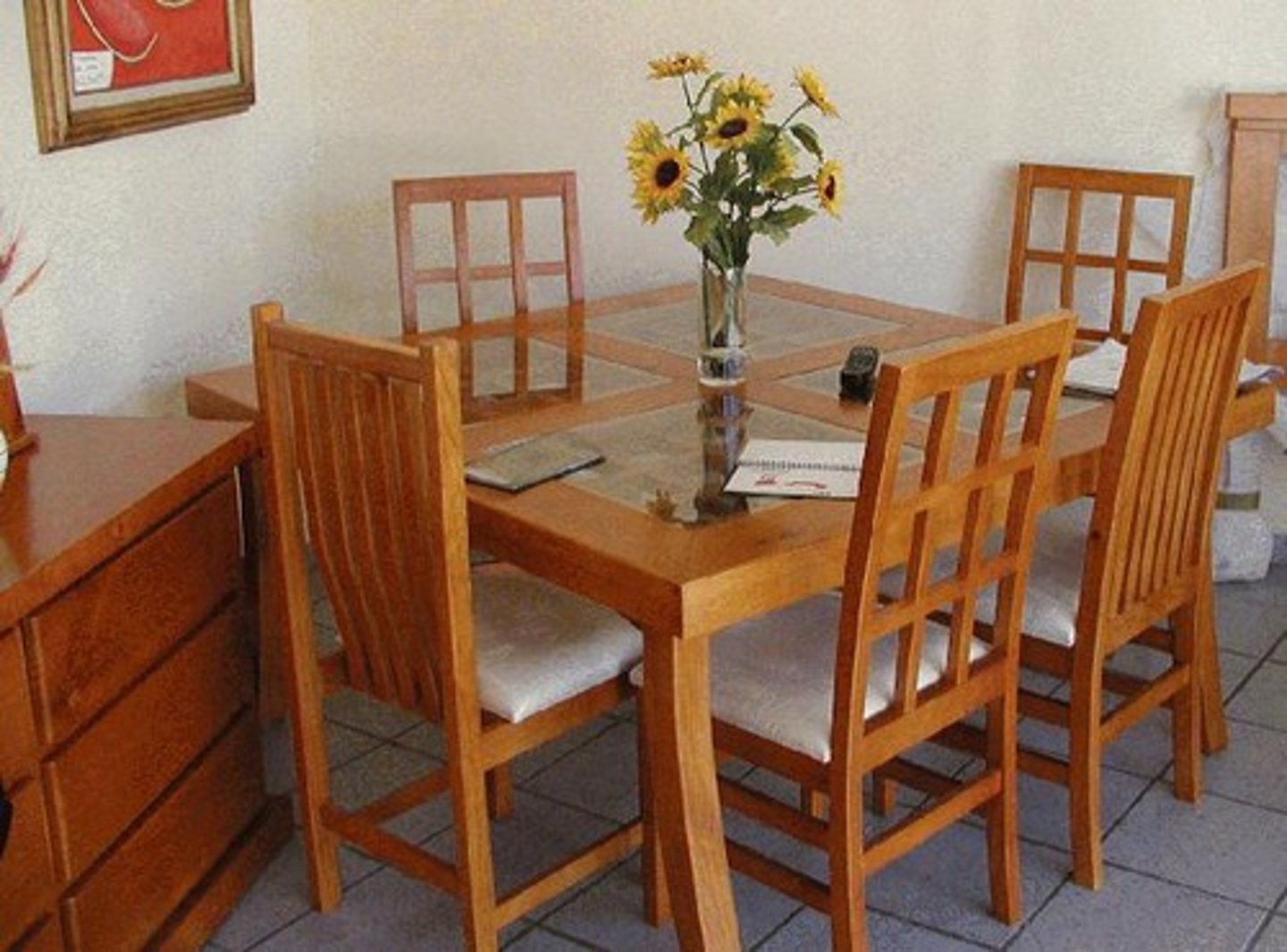 <p>dining room</p>