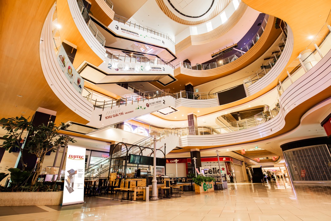 <p>Shopping mall (n)</p>