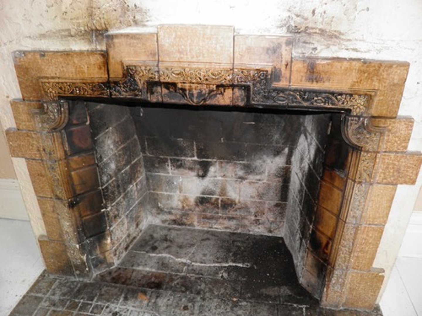 <p>(n): bồ hóng, nhọ nồi</p>