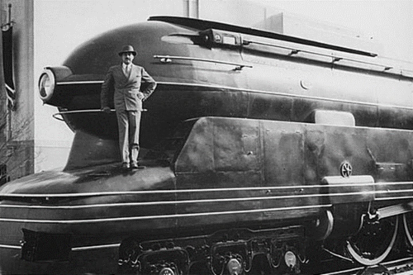 <p>exhibited at the 1939 New York World's Fair<br>never went into production<br>largest train ever built - too big for most tracks, issues with wheels</p>
