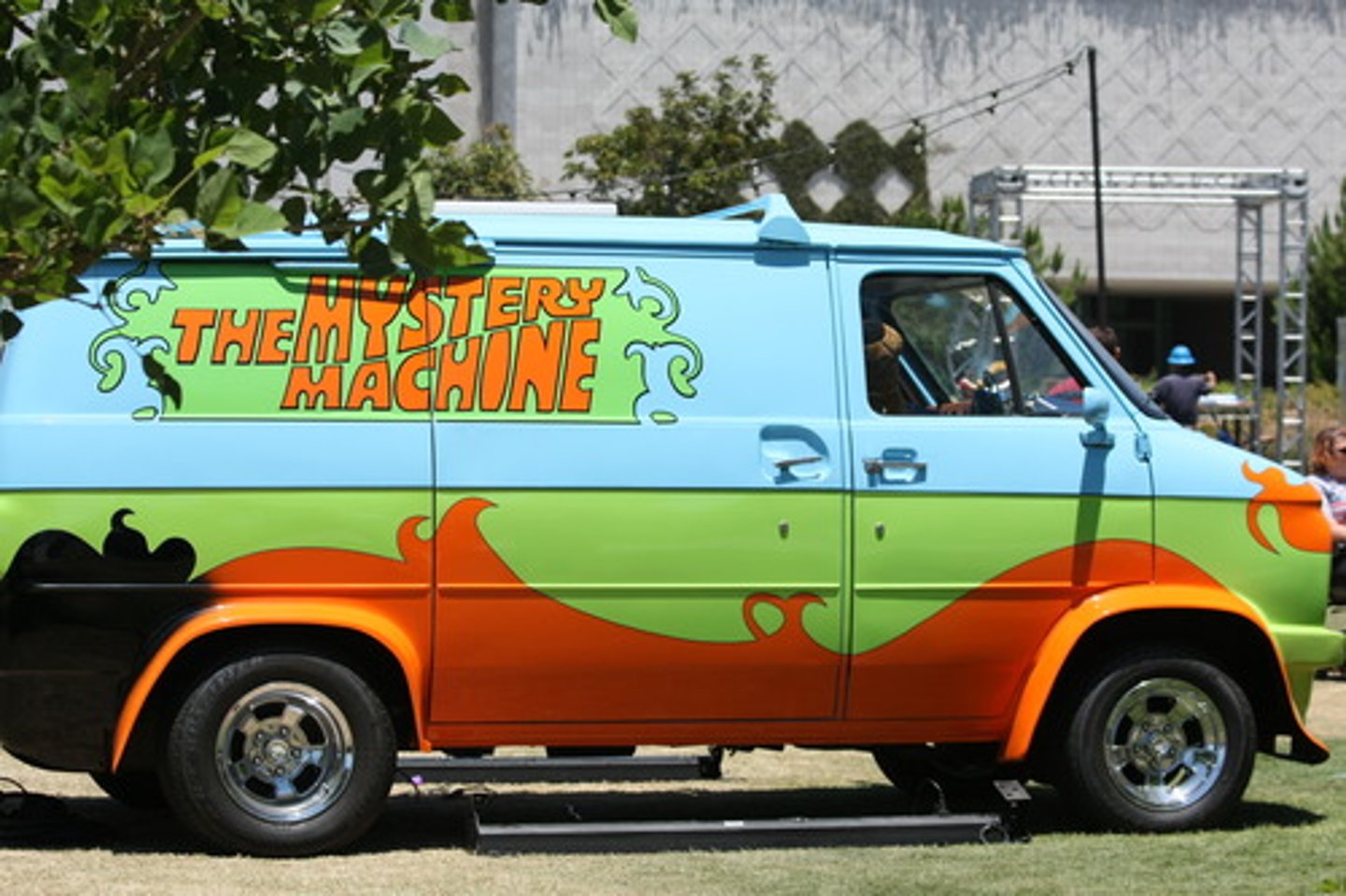 <p>to research : to investigate</p>