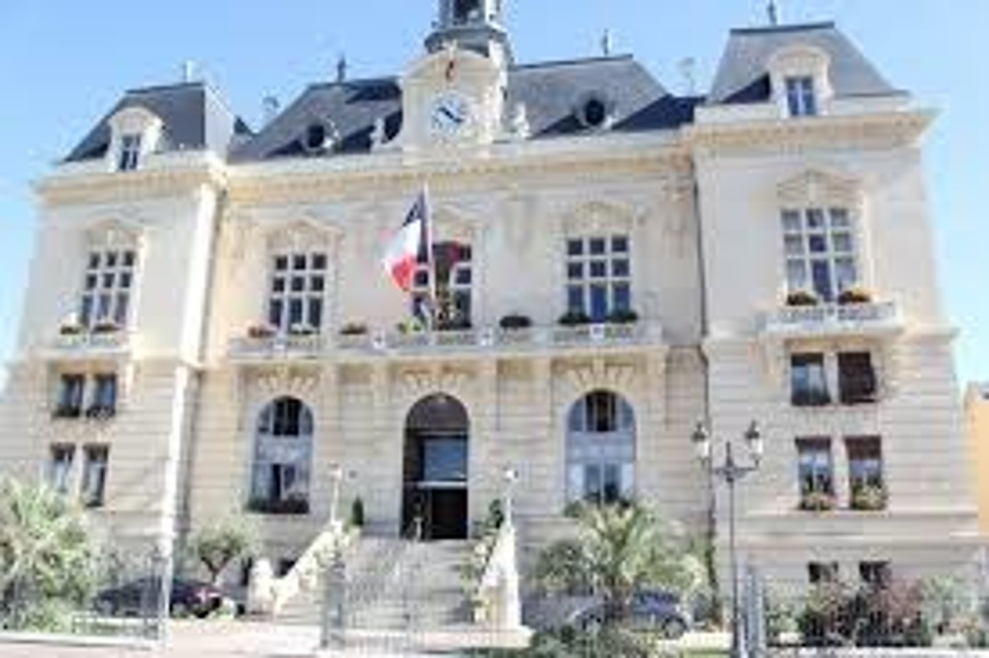 <p>the town hall</p>