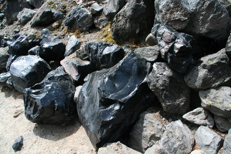 <p>a texture of extrusive rocks. Obsidian.</p>