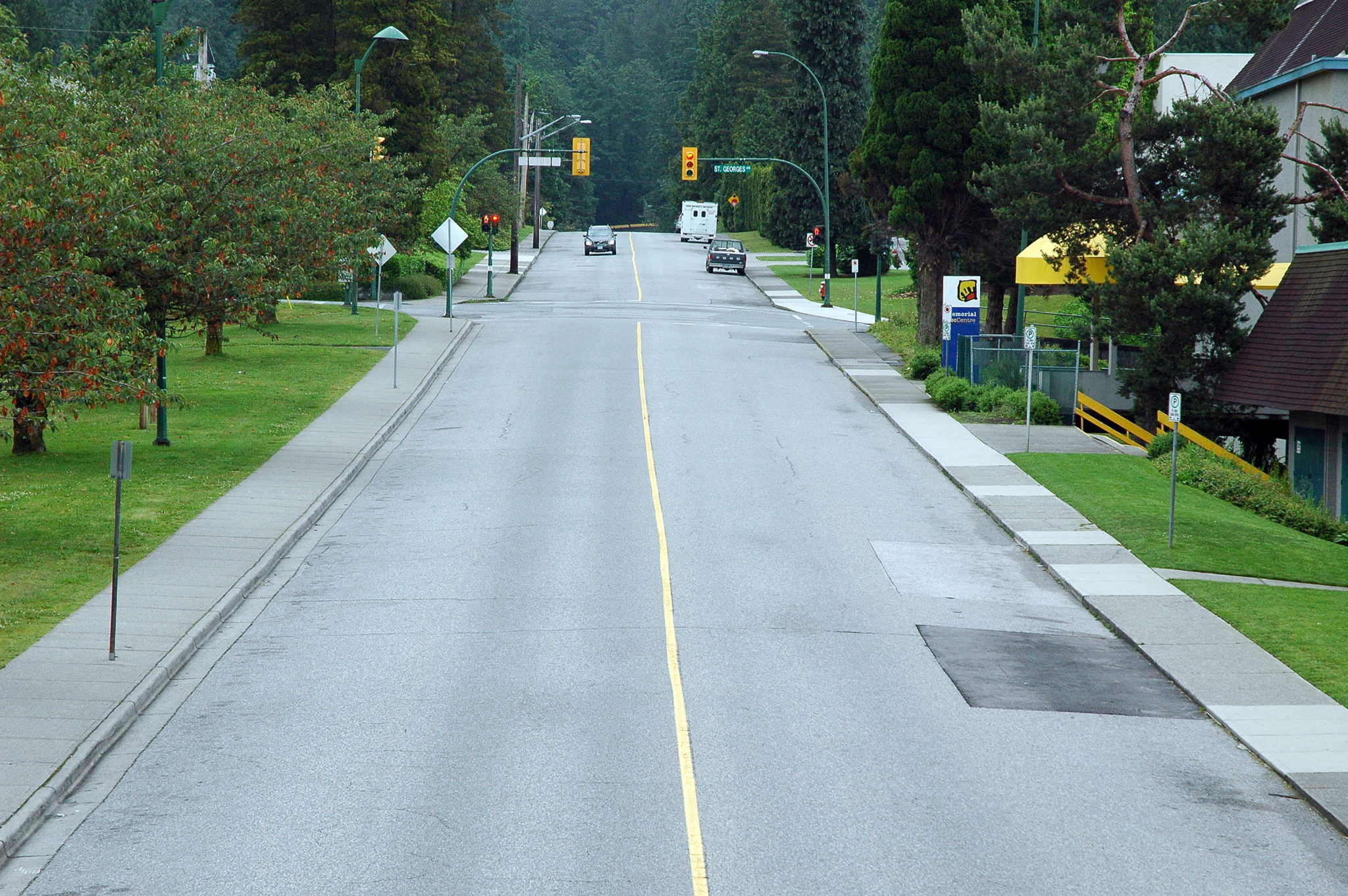 <p>Two-way traffic</p>