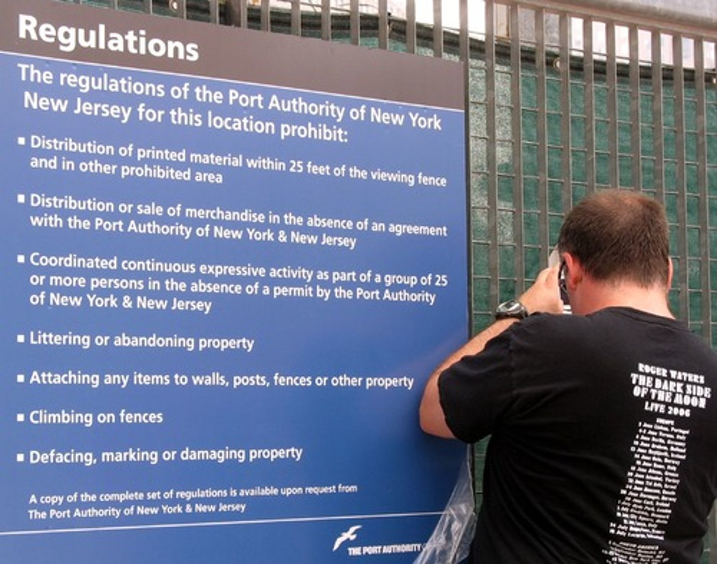 <p>/ˌrɛɡjəˈleɪʃən/ Quy định, quy tắc, điều lệ</p>