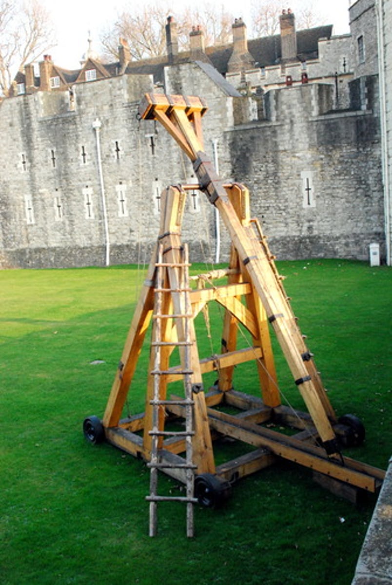<p>A machine used in ancient wars that threw objects with great force.</p>