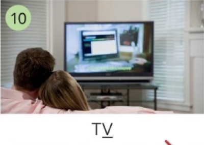 <p>2. Ты {<span style="color: red;"><strong><span>смотрел} </span></strong></span>вчера фильм по телевизору?</p>