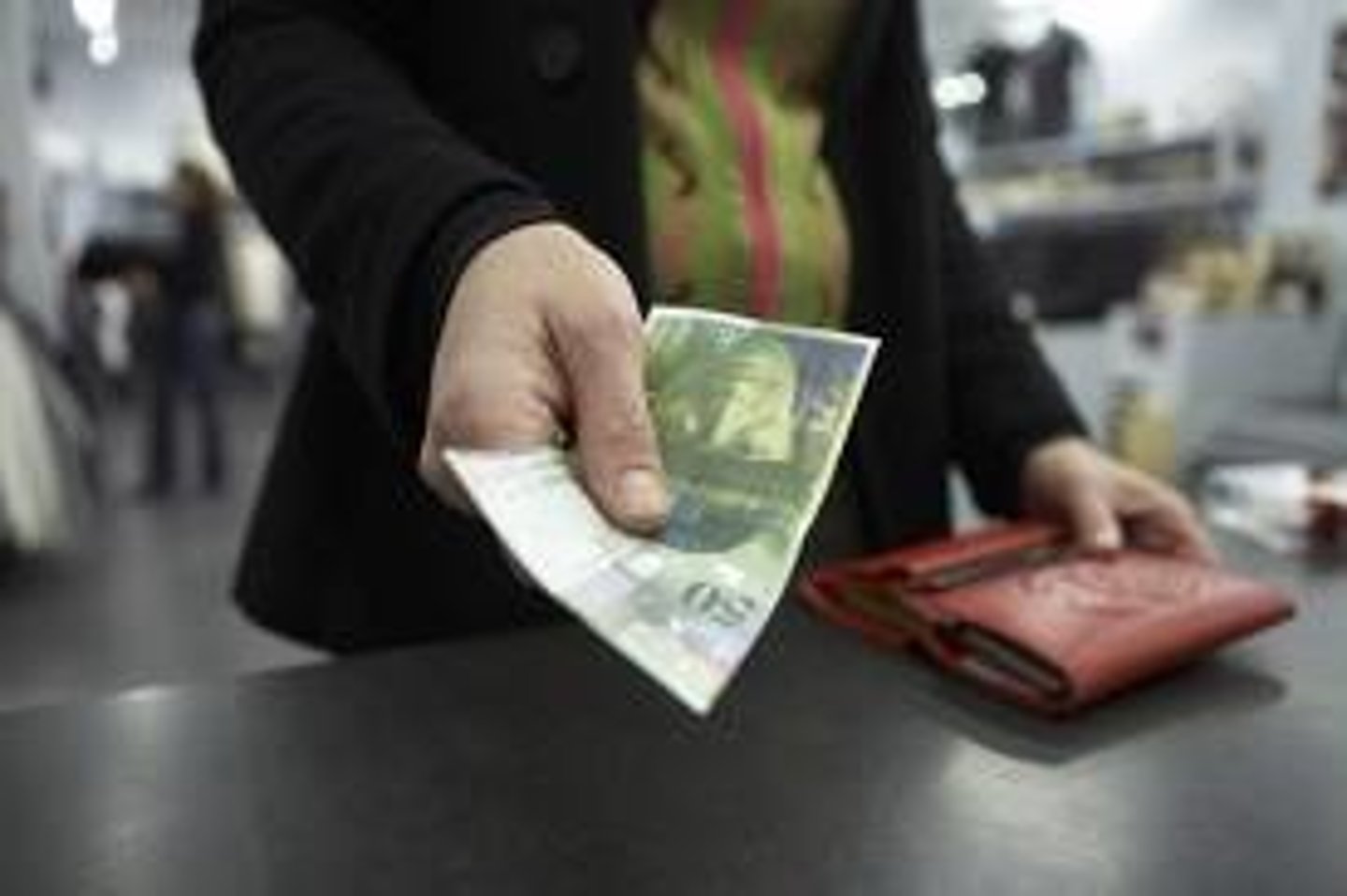 <p>to spend money</p>