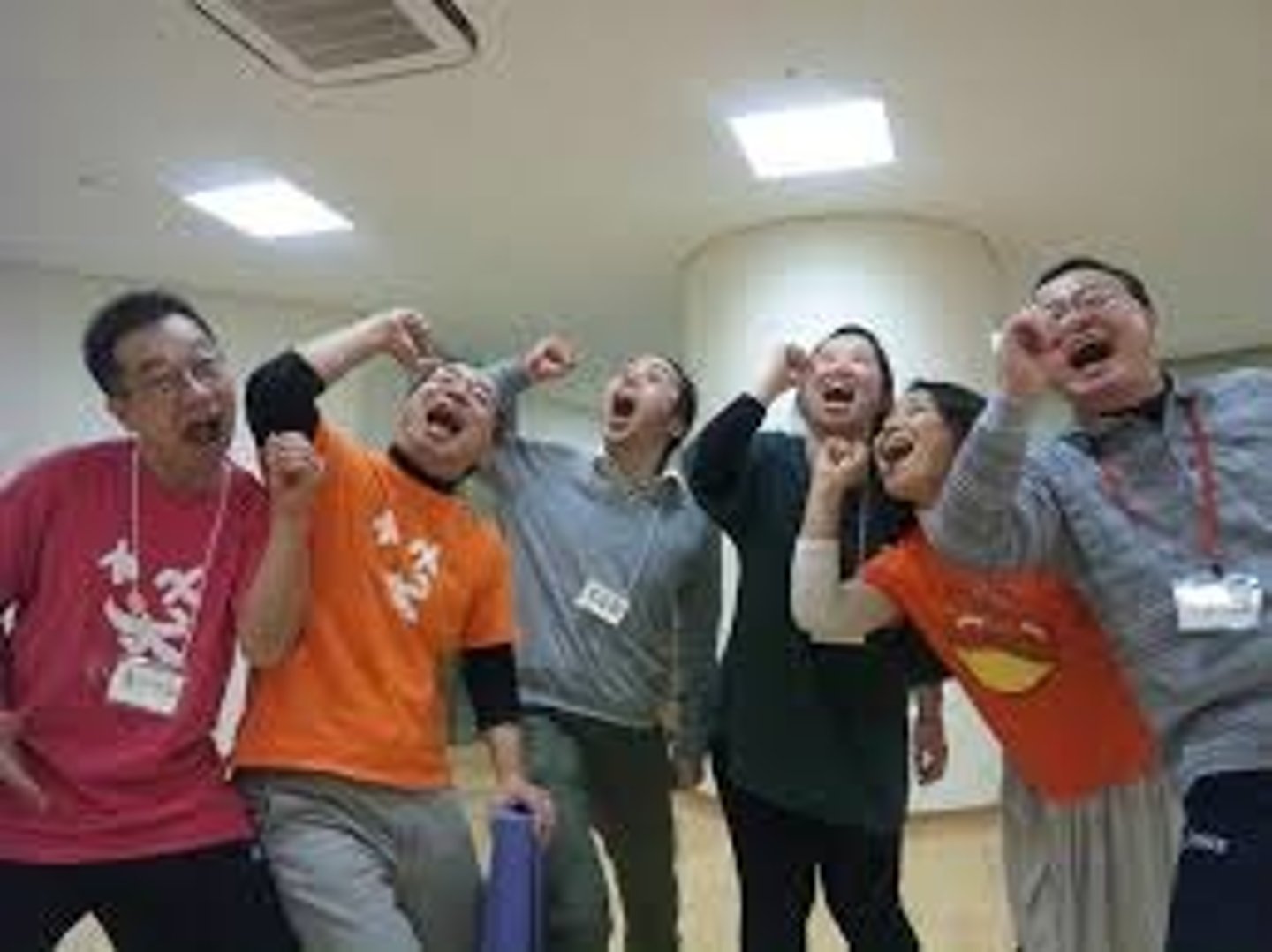 <p>all (of the people) together</p>