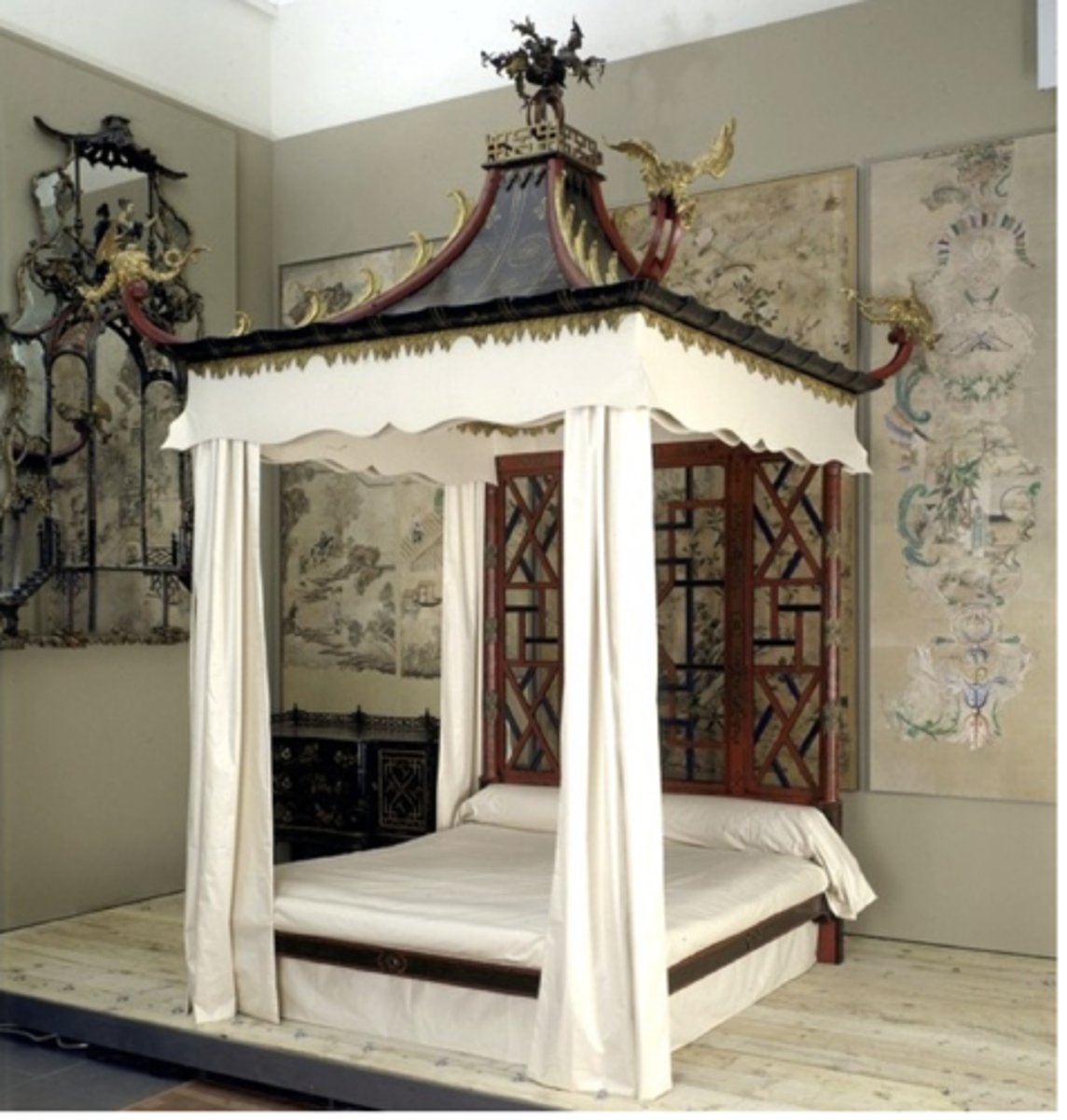 <p>bed frame</p><p>pagoda</p><p>upswinging curve</p><p>fretwork in headboard</p><p>mirrors w pagoda top</p><p>Chinese in chair</p><p>Laquer work on cabinets</p>