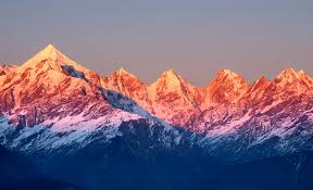 <p><span>a line of mountains connected by high ground</span></p>