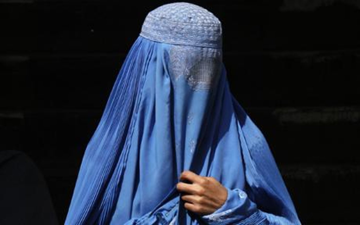 <p>veil that covers entire body and face w/ mesh window or grill across eyes for vision</p>